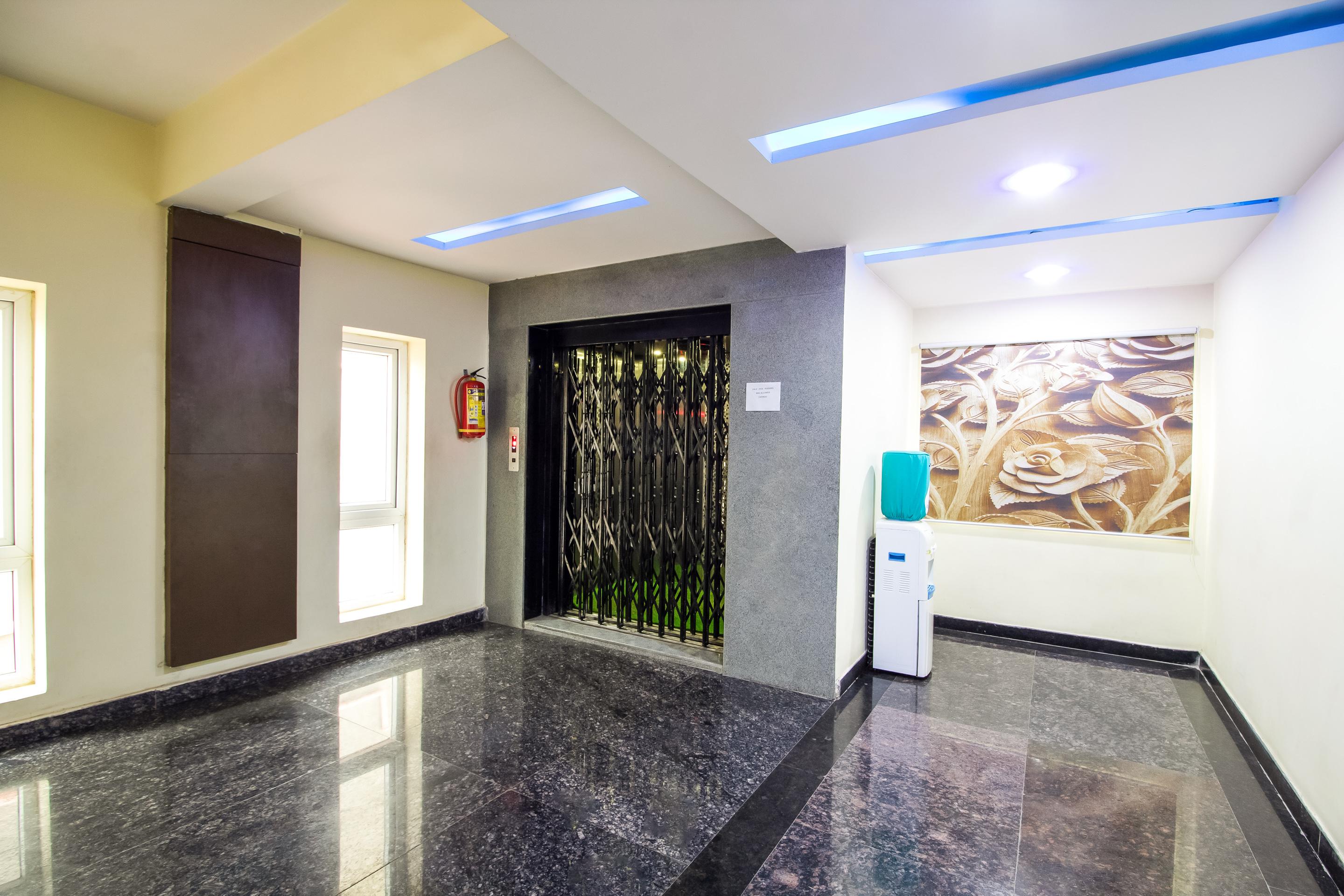 Hotel Capital O Sri Navya Grand Near Nexus Hajdarabad Zewnętrze zdjęcie