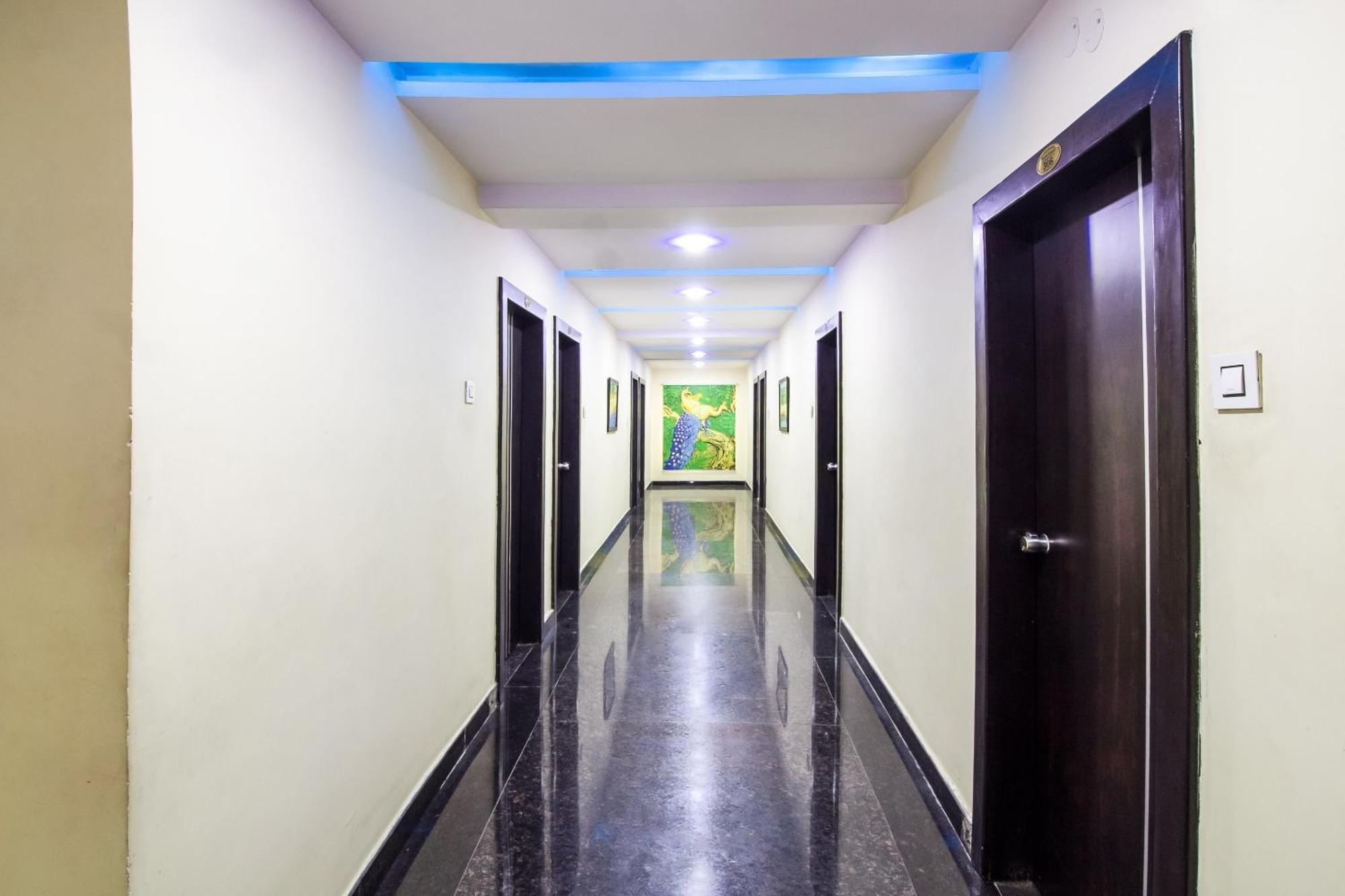 Hotel Capital O Sri Navya Grand Near Nexus Hajdarabad Zewnętrze zdjęcie