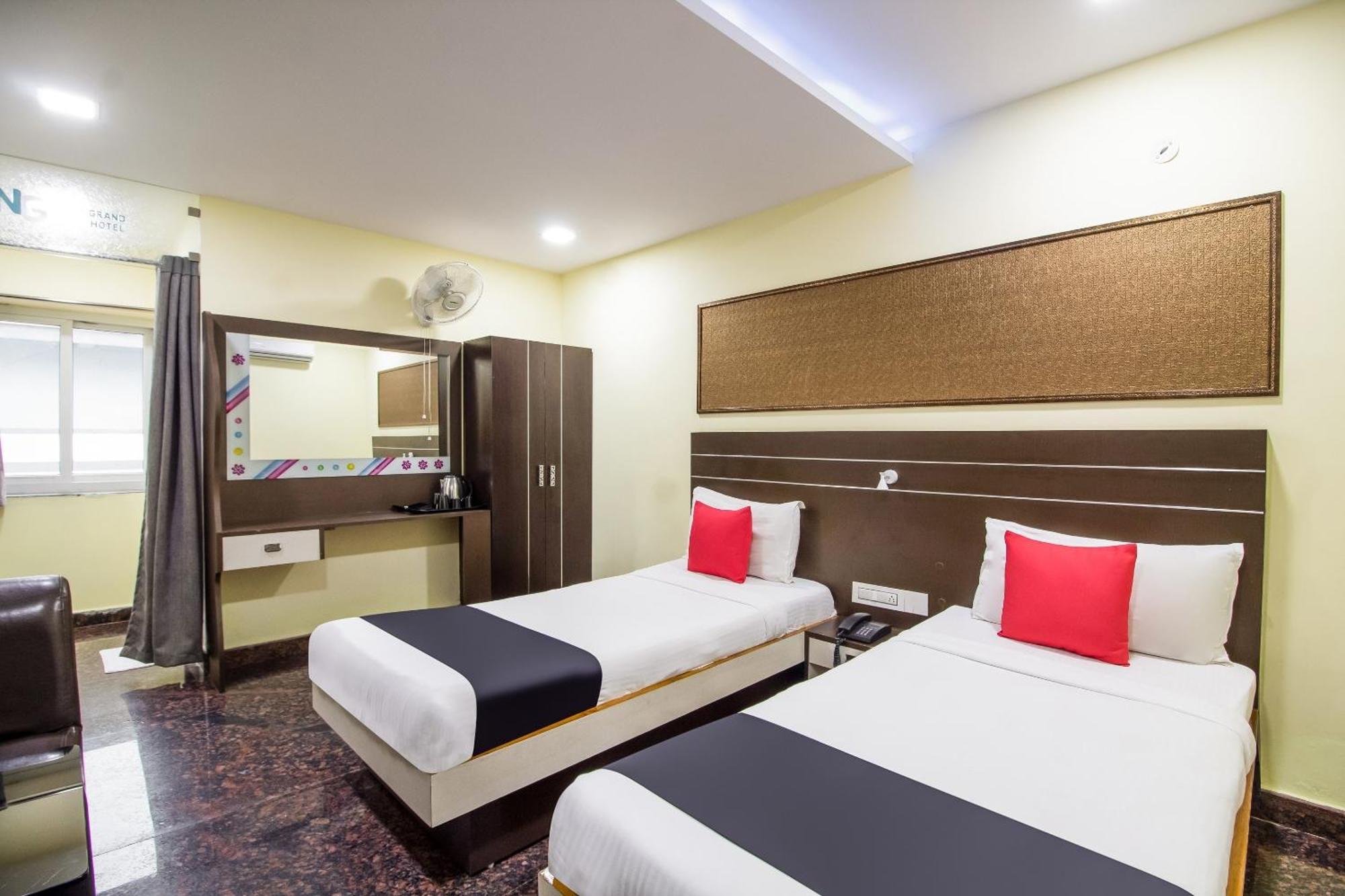 Hotel Capital O Sri Navya Grand Near Nexus Hajdarabad Zewnętrze zdjęcie