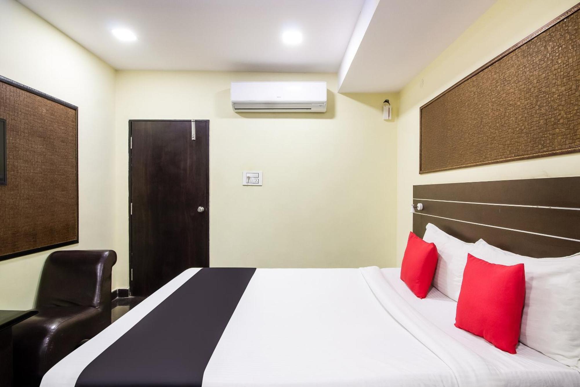Hotel Capital O Sri Navya Grand Near Nexus Hajdarabad Zewnętrze zdjęcie