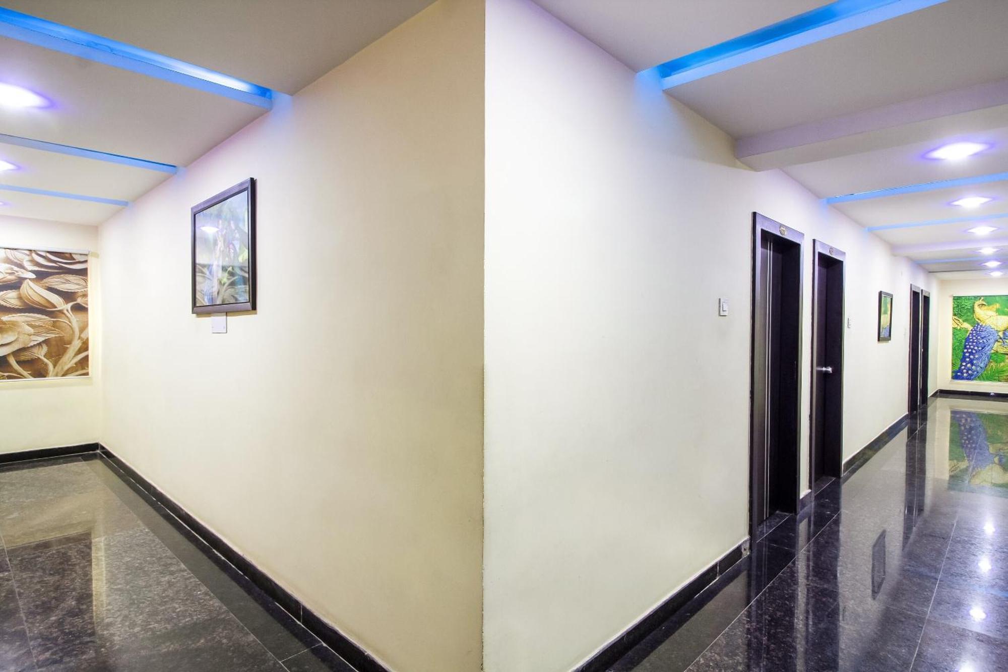 Hotel Capital O Sri Navya Grand Near Nexus Hajdarabad Zewnętrze zdjęcie